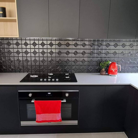 apm_heysen_black_sb__red