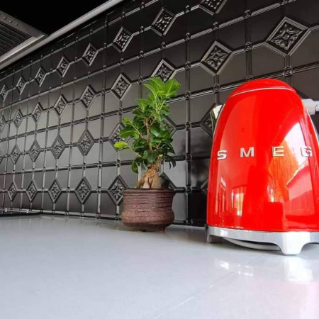 apm heysen black splashback red kettle