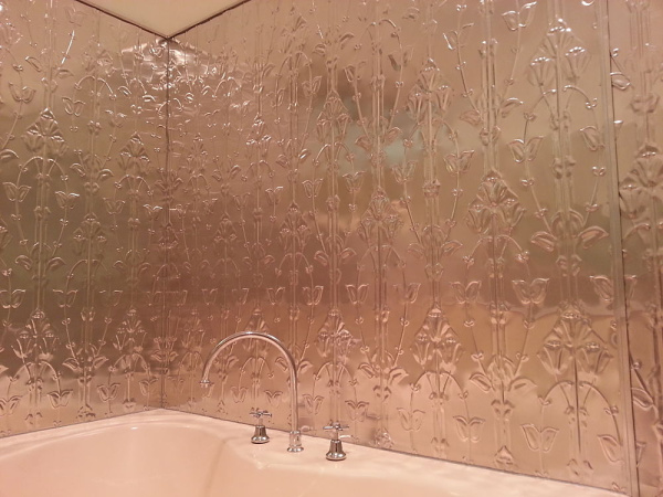 apm_lily_bathroom_wall_opt