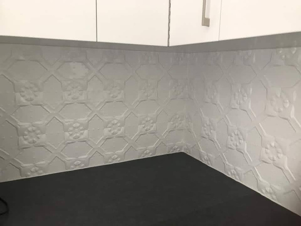 apm_queen_of_hearts_white_corner